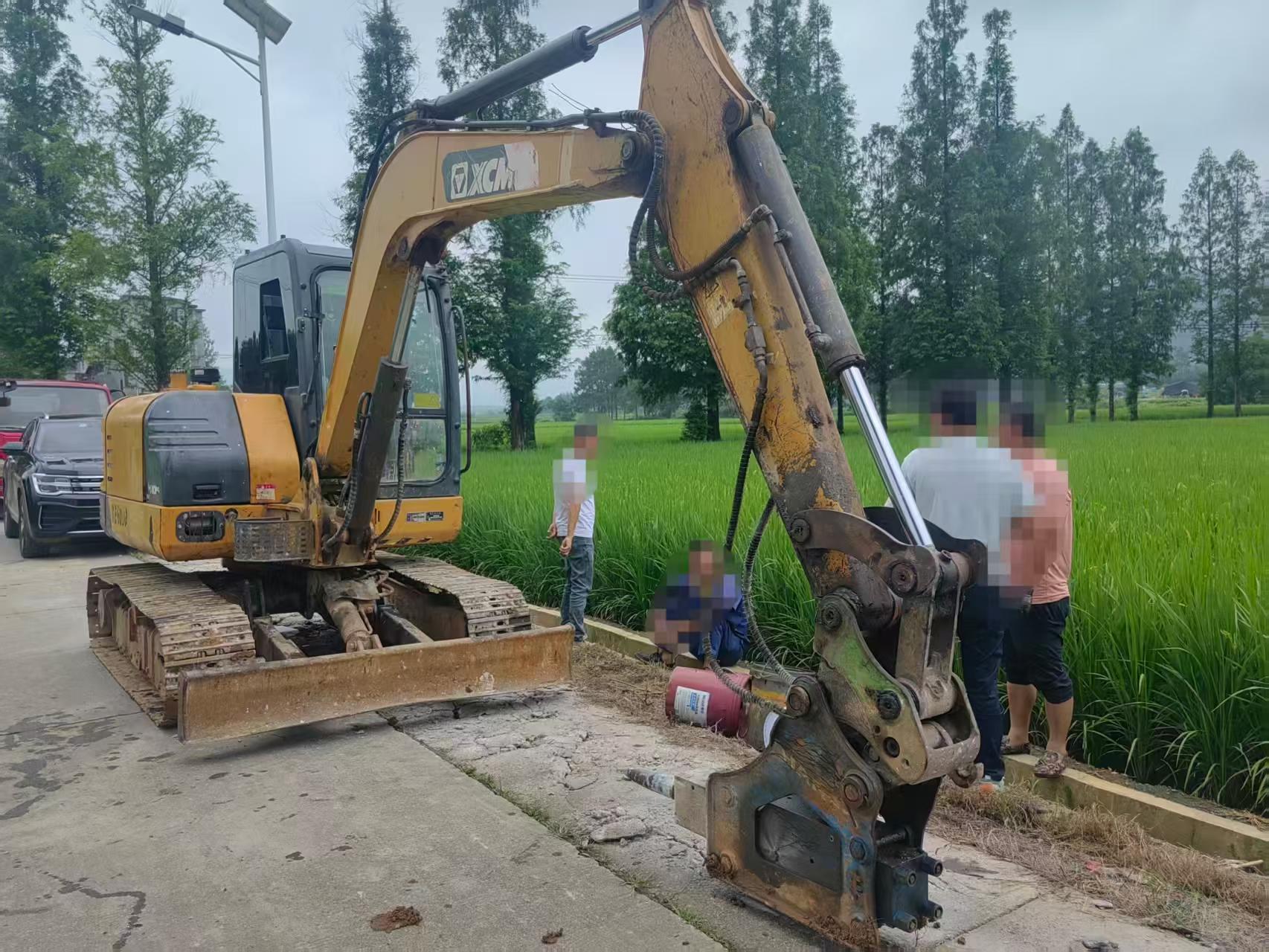 Buy XCMG XE55D Used Excavator / 4