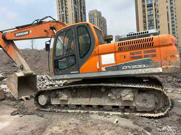 Buy Doosan DX230-9CN Used Excavator / 1
