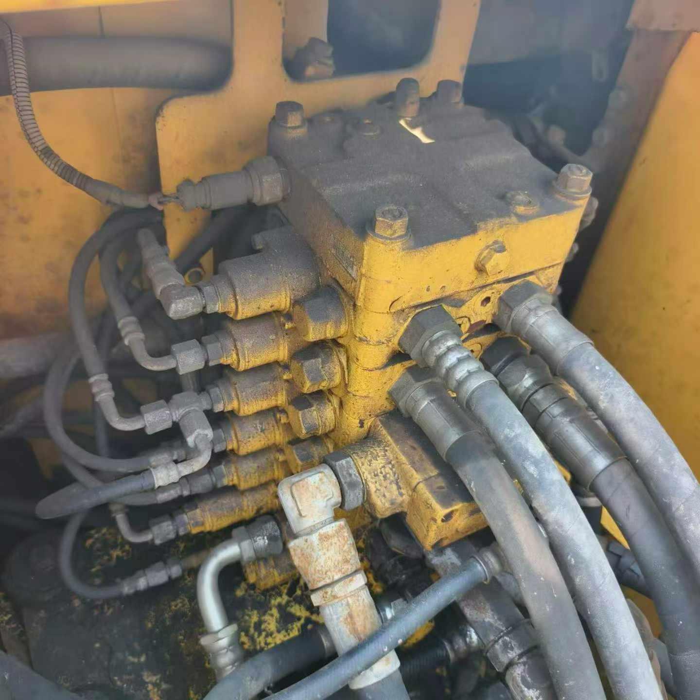 Buy Komatsu PC130 Used Excavator / 5