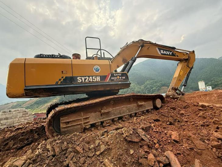 Buy Sany SY245H Used Excavator / 1