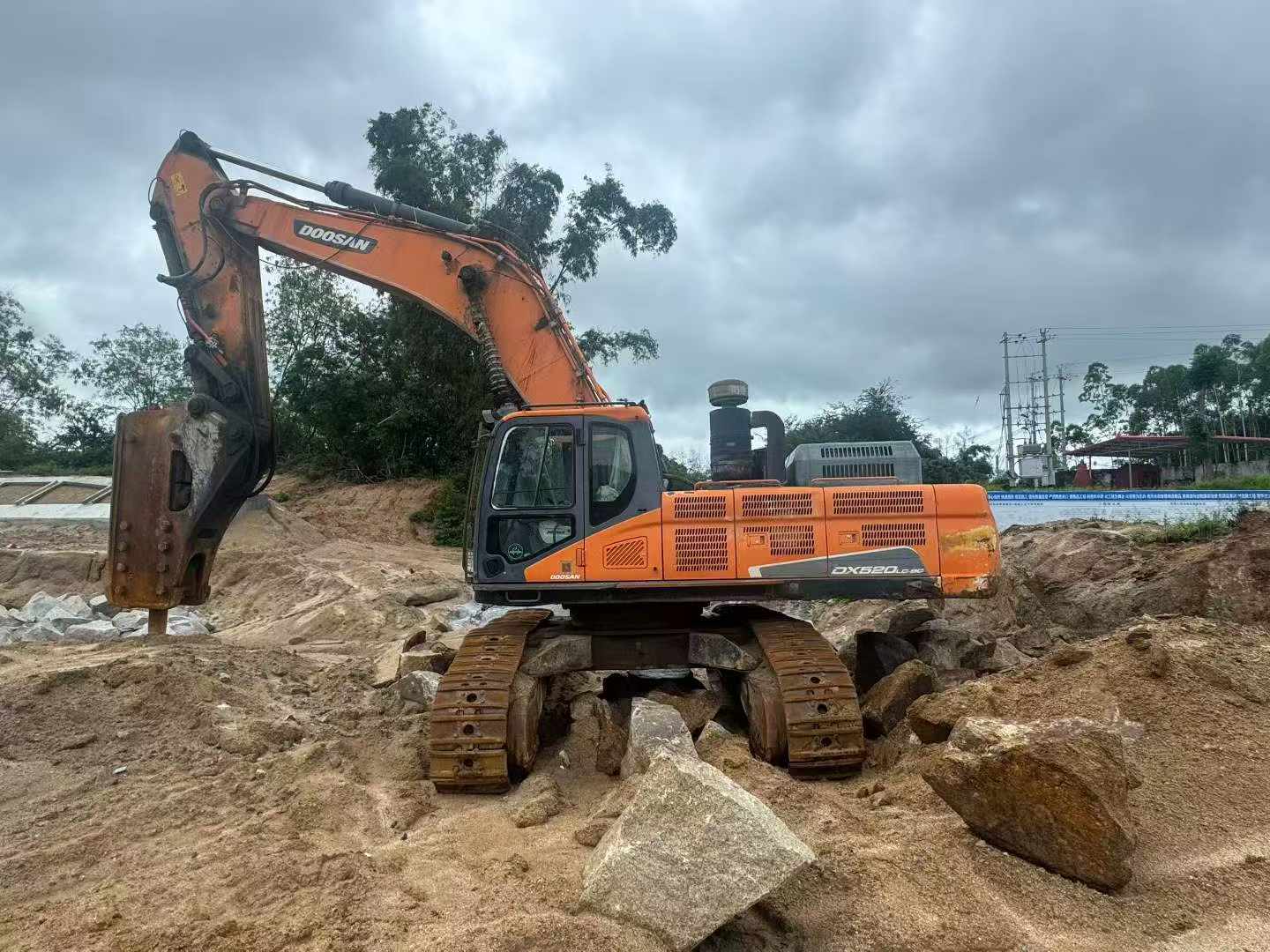Buy Doosan DX520LC Used Excavator / 3