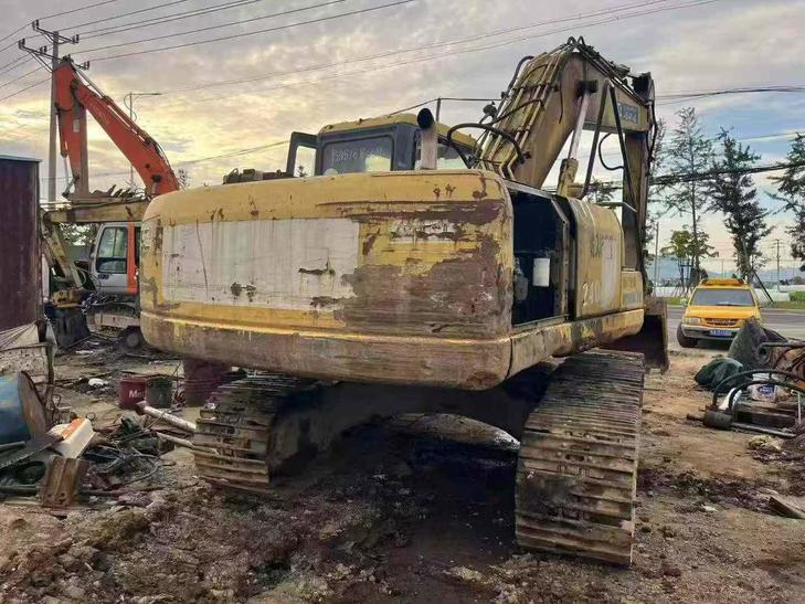 Buy Komatsu PC200-7 Used Excavator / 1