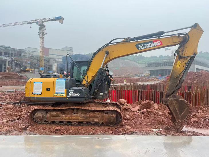 Buy XCMG XE135B Used Excavator / 1