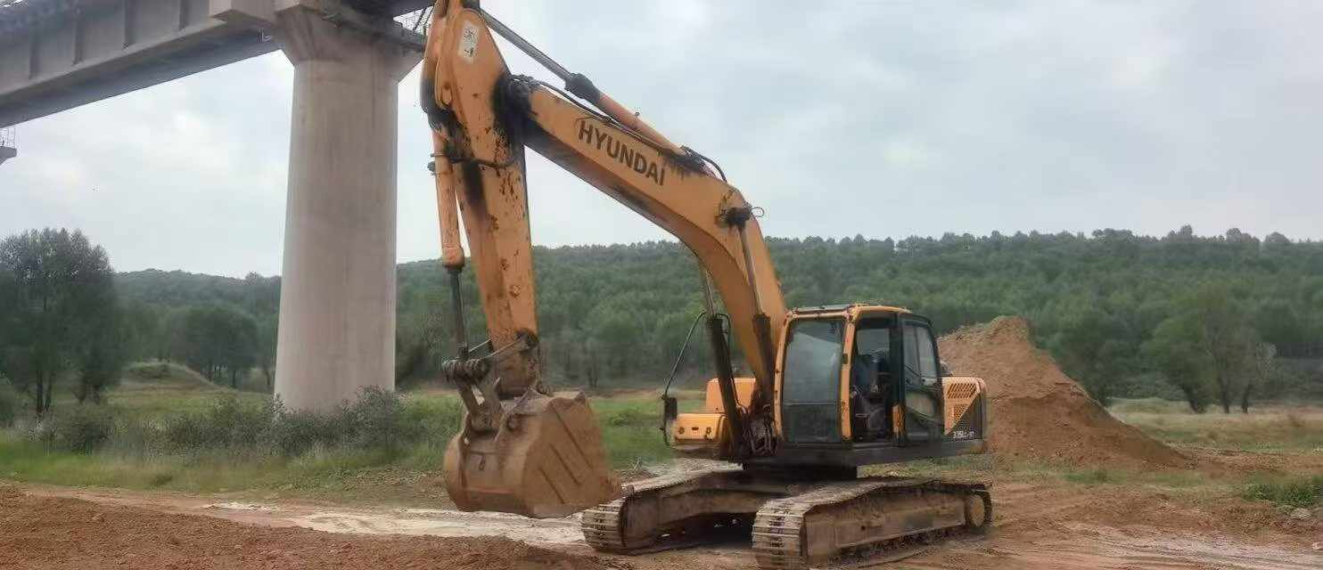 Buy Hyundai R305LC-7 Used Excavator / 2