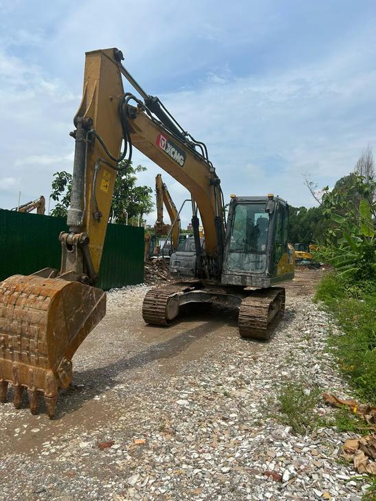 Buy XCMG XE135B Used Excavator / 1