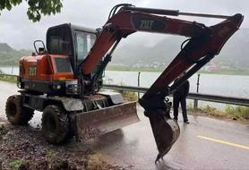 Buy Doosan DH60 Used Excavator / 3 Buy Doosan DH60 Used Excavator / 3