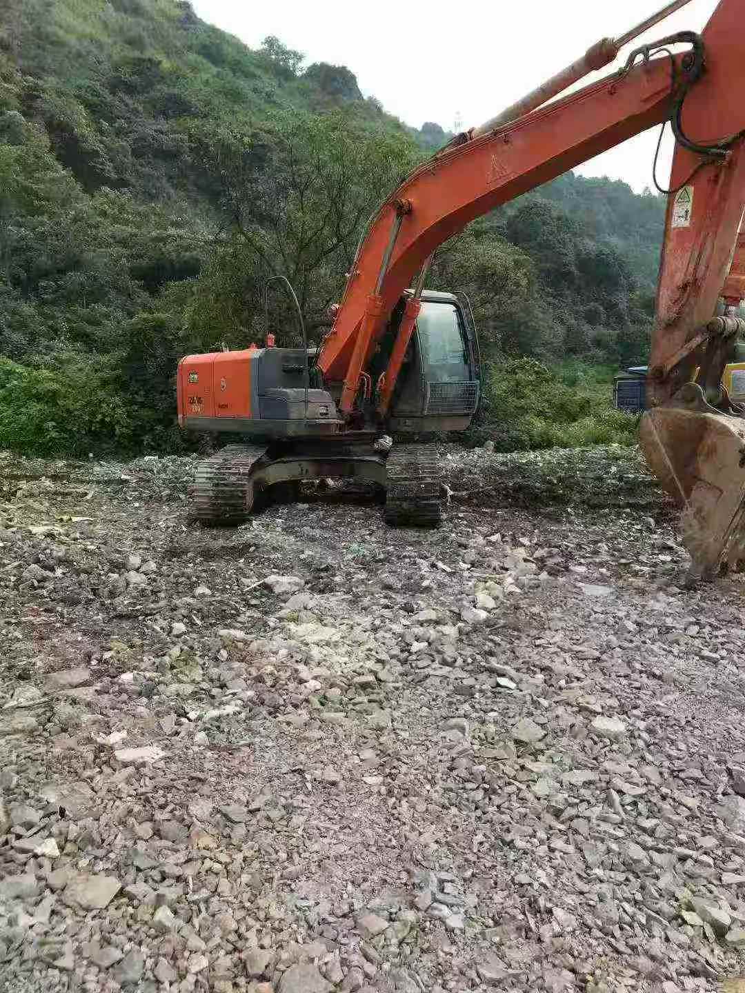 Buy Hitachi EX200-3 Used Excavator / 2