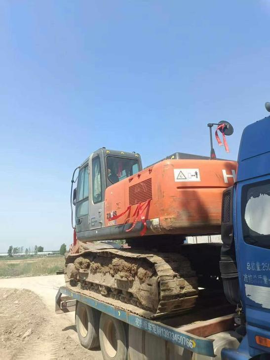 Buy Hitachi ZX200-3G Used Excavator / 1