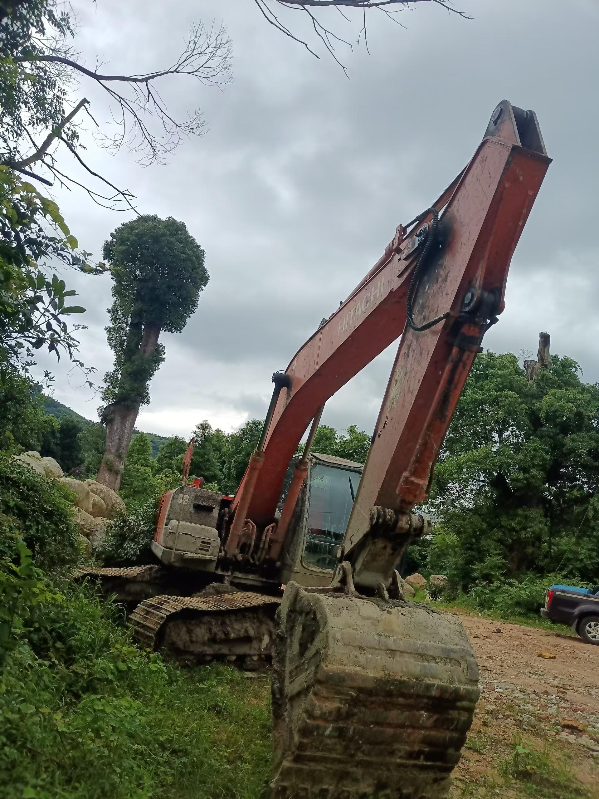 Buy Hitachi ZX210LC-3 Used Excavator / 5 Buy Hitachi ZX210LC-3 Used Excavator / 5