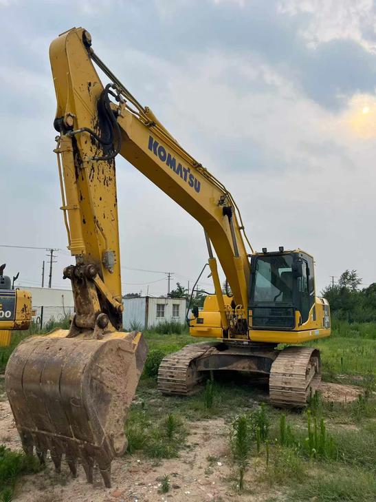 Buy Komatsu PC200 Used Excavator / 1