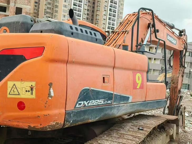 Buy Doosan DH220 Used Excavator / 1
