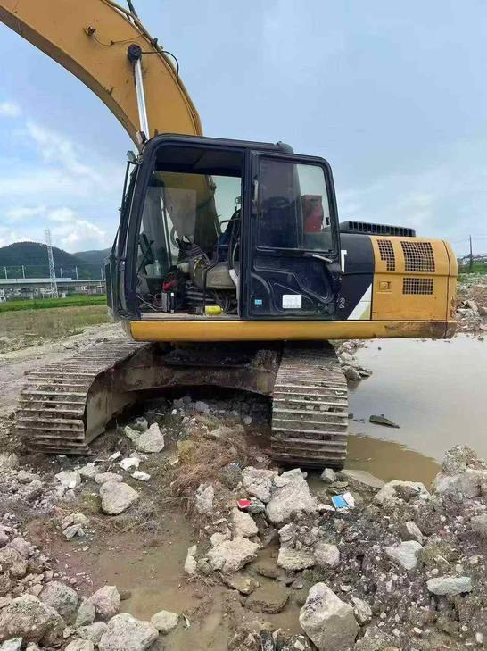Buy Caterpillar 320D Used Excavator / 1