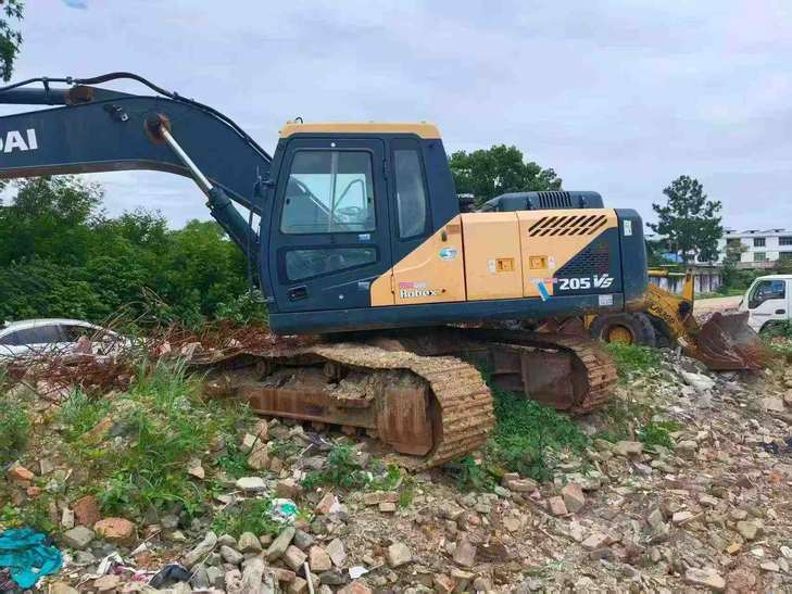 Buy Hyundai R205VS Used Excavator / 1