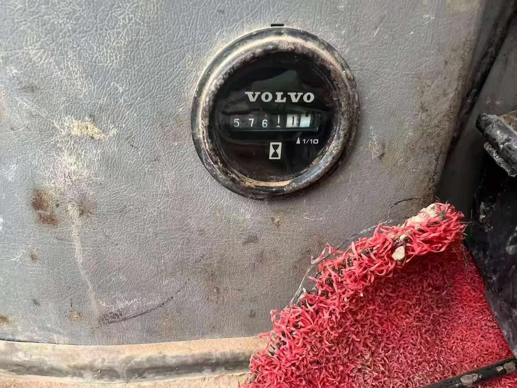 Buy Volvo L120E Used Excavator / 3 Buy Volvo L120E Used Excavator / 3