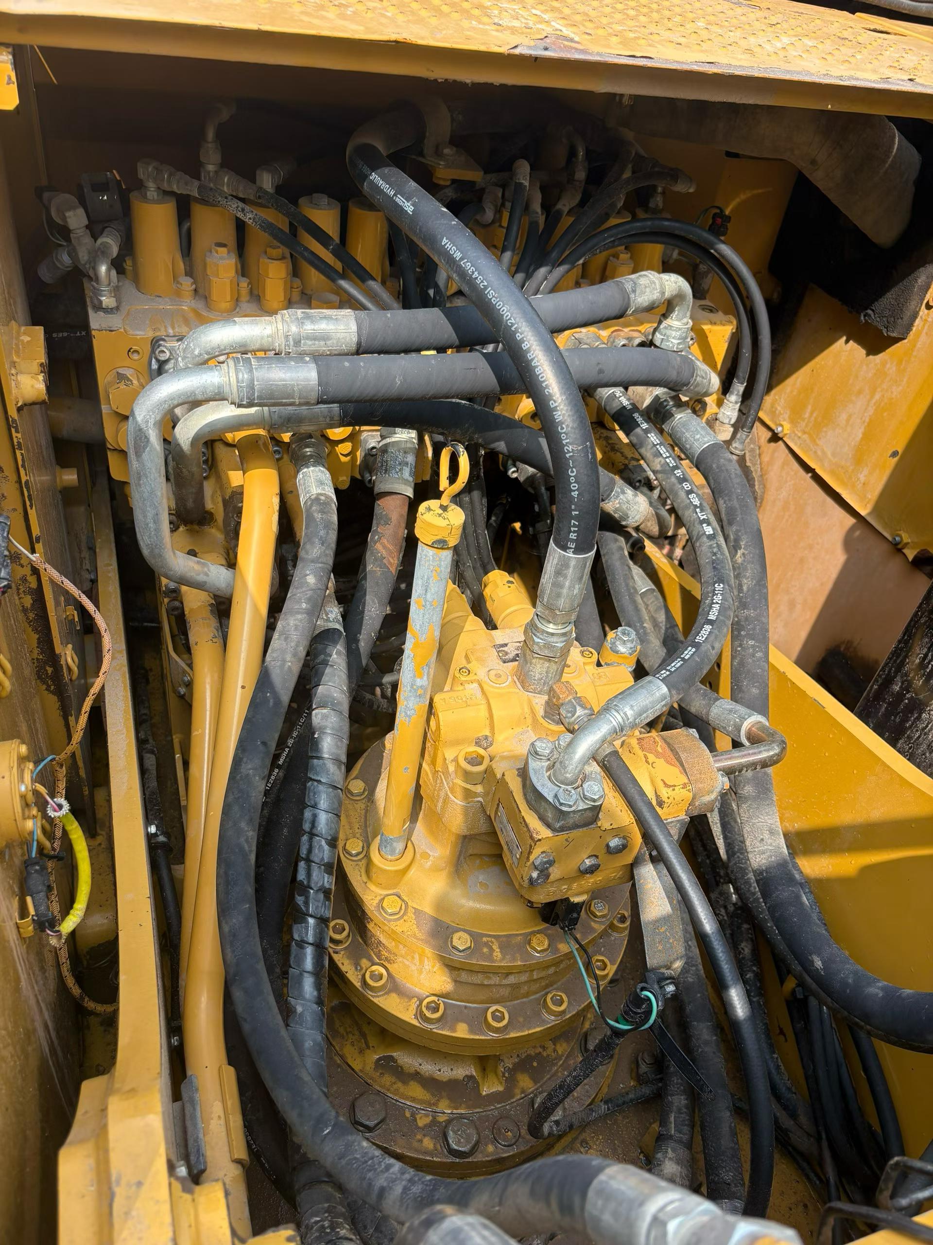 Buy Caterpillar 323D2L Used Excavator / 7 Buy Caterpillar 323D2L Used Excavator / 7