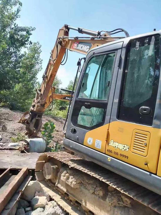 Buy XCMG XE135B Used Excavator / 1