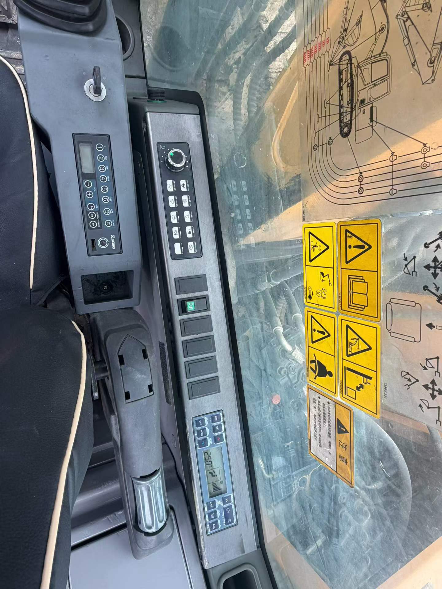 Buy XCMG XE150D Used Excavator / 4