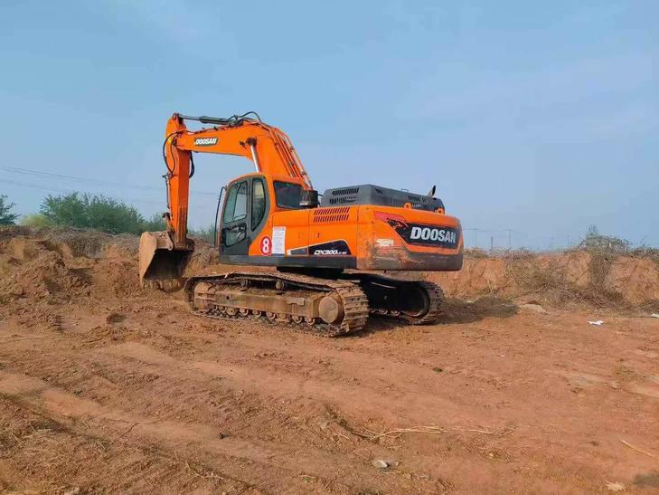 Buy Doosan DH300-5 Used Excavator / 1