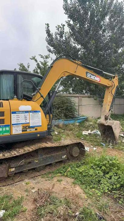 Buy XCMG XE75C Used Excavator / 1