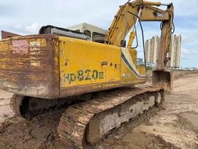 Buy Kato 820-3SP Used Excavator / 2 Buy Kato 820-3SP Used Excavator / 2
