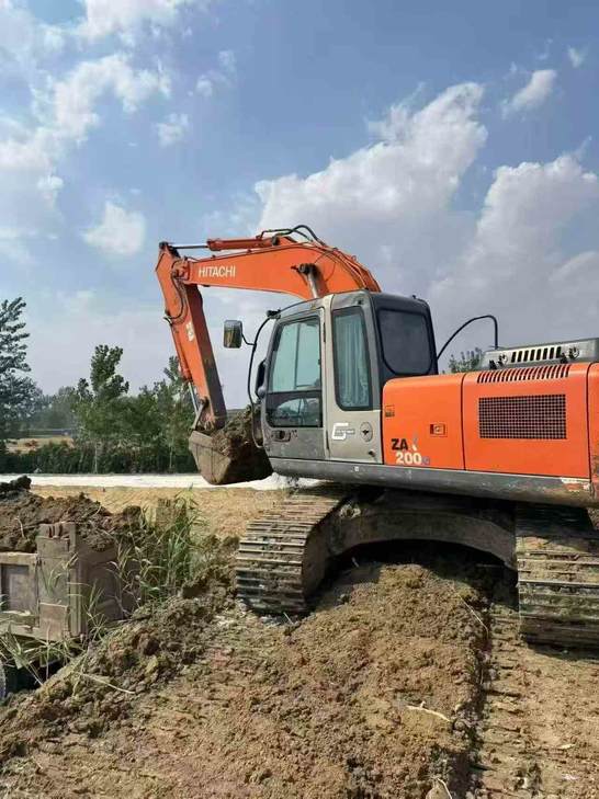 Buy Hitachi ZX200-3G Used Excavator / 1