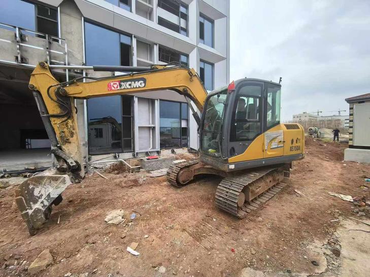 Buy XCMG XE75C Used Excavator / 1