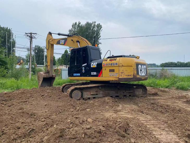 Buy Caterpillar 323D2L Used Excavator / 1
