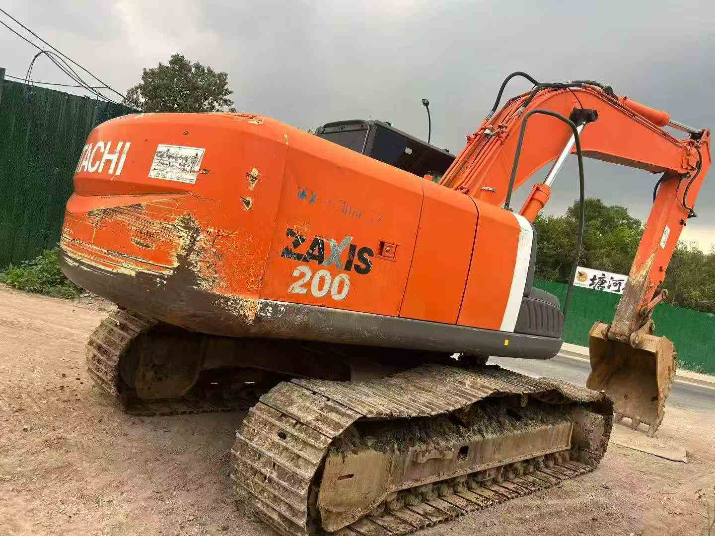 Buy Hitachi EX200-3 Used Excavator / 2 Buy Hitachi EX200-3 Used Excavator / 2
