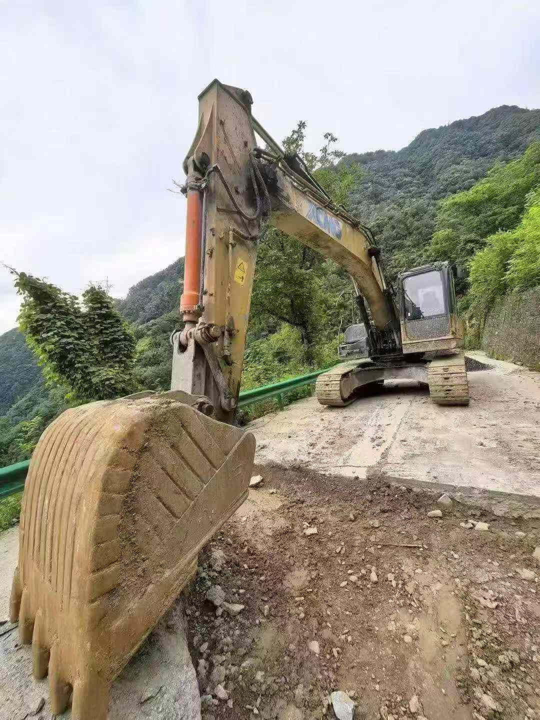 Buy XCMG XE215 Used Excavator / 5