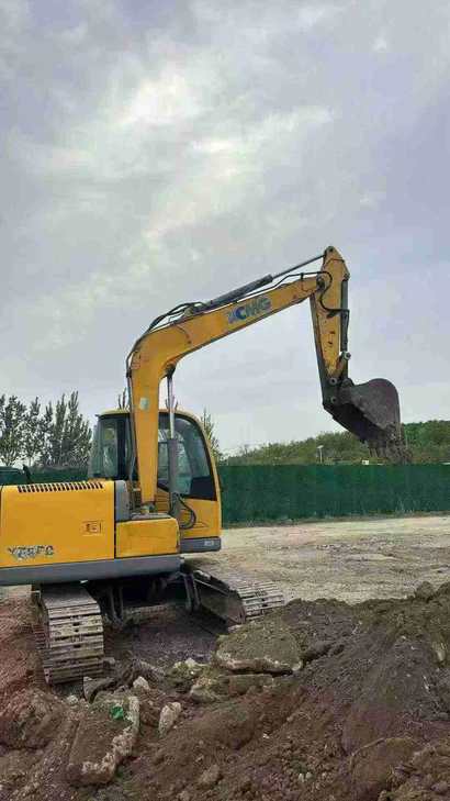 Buy XCMG XE85C Used Excavator / 1