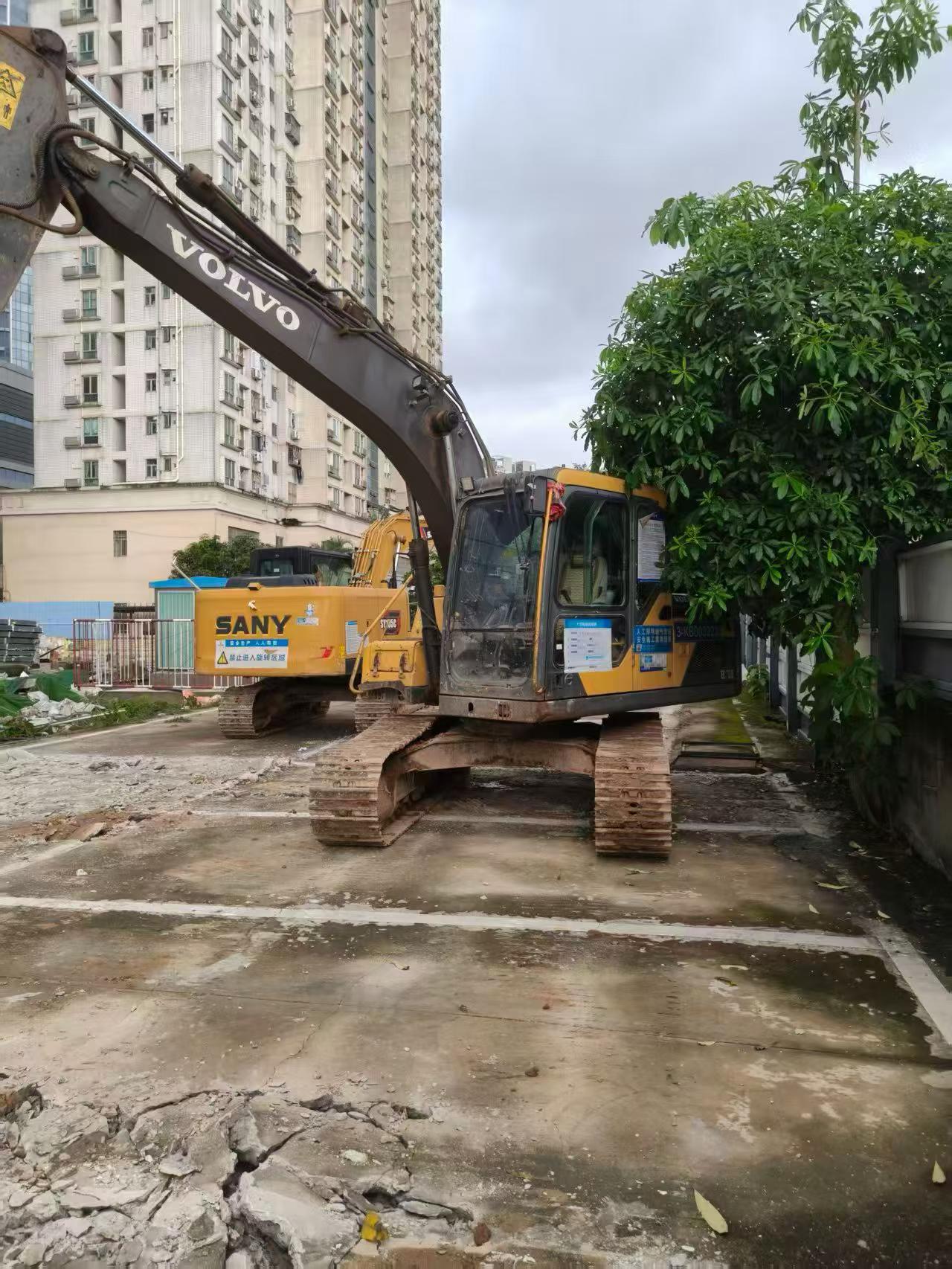 Buy Volvo L120E Used Excavator / 1