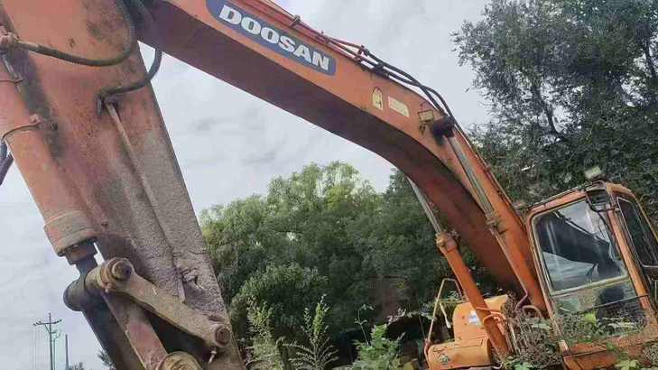 Buy Doosan DH300-5 Used Excavator / 1