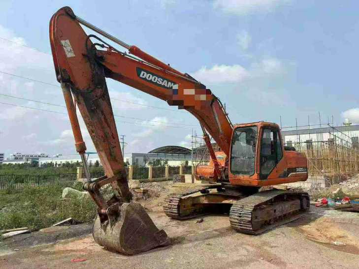 Buy Doosan DH220 Used Excavator / 1