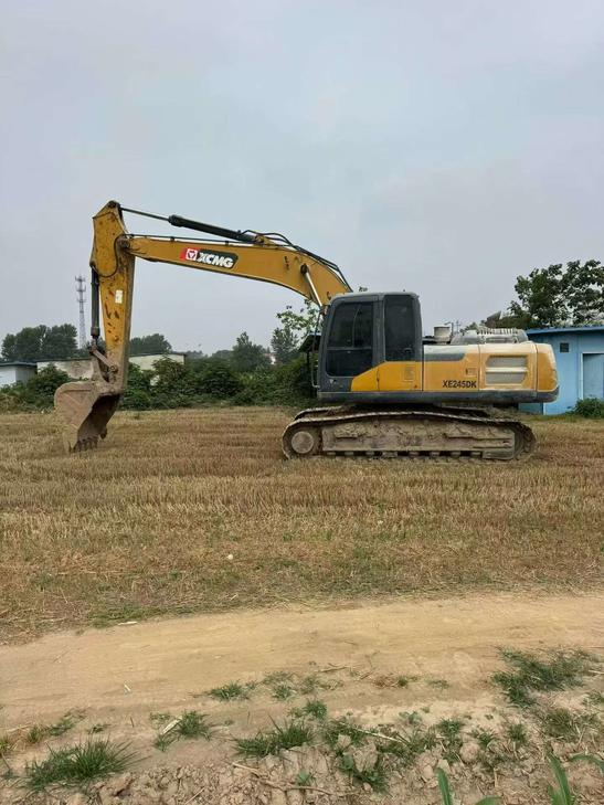 Buy XCMG XE215 Used Excavator / 1