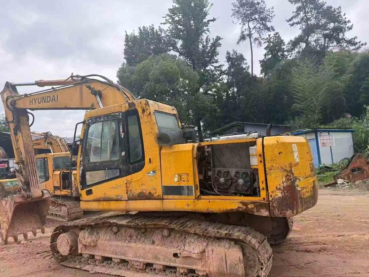 Buy Hyundai R215-7 Used Excavator / 1