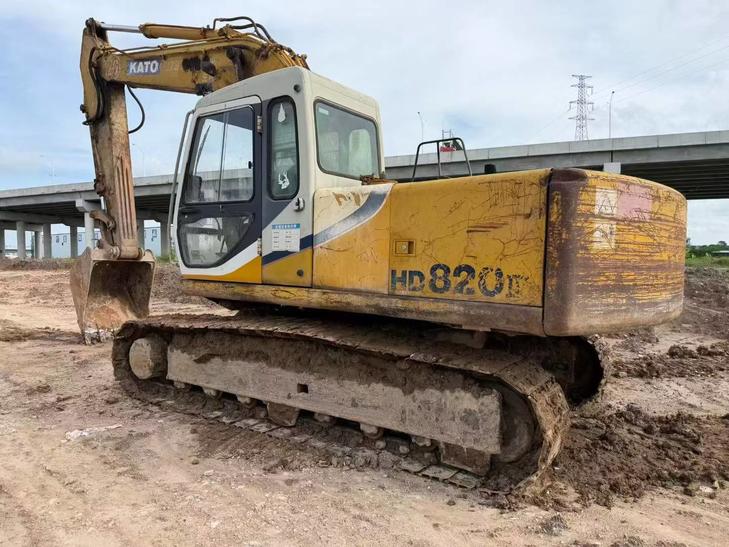 Buy Kato 820-3SP Used Excavator / 1