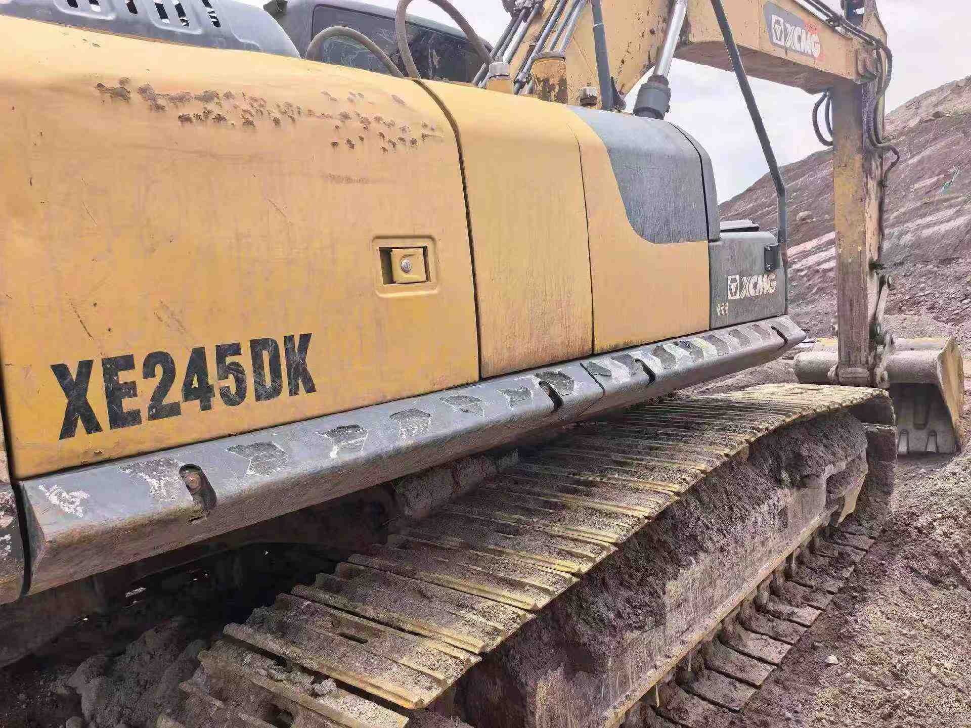 Buy XCMG XE225DK Used Excavator / 3