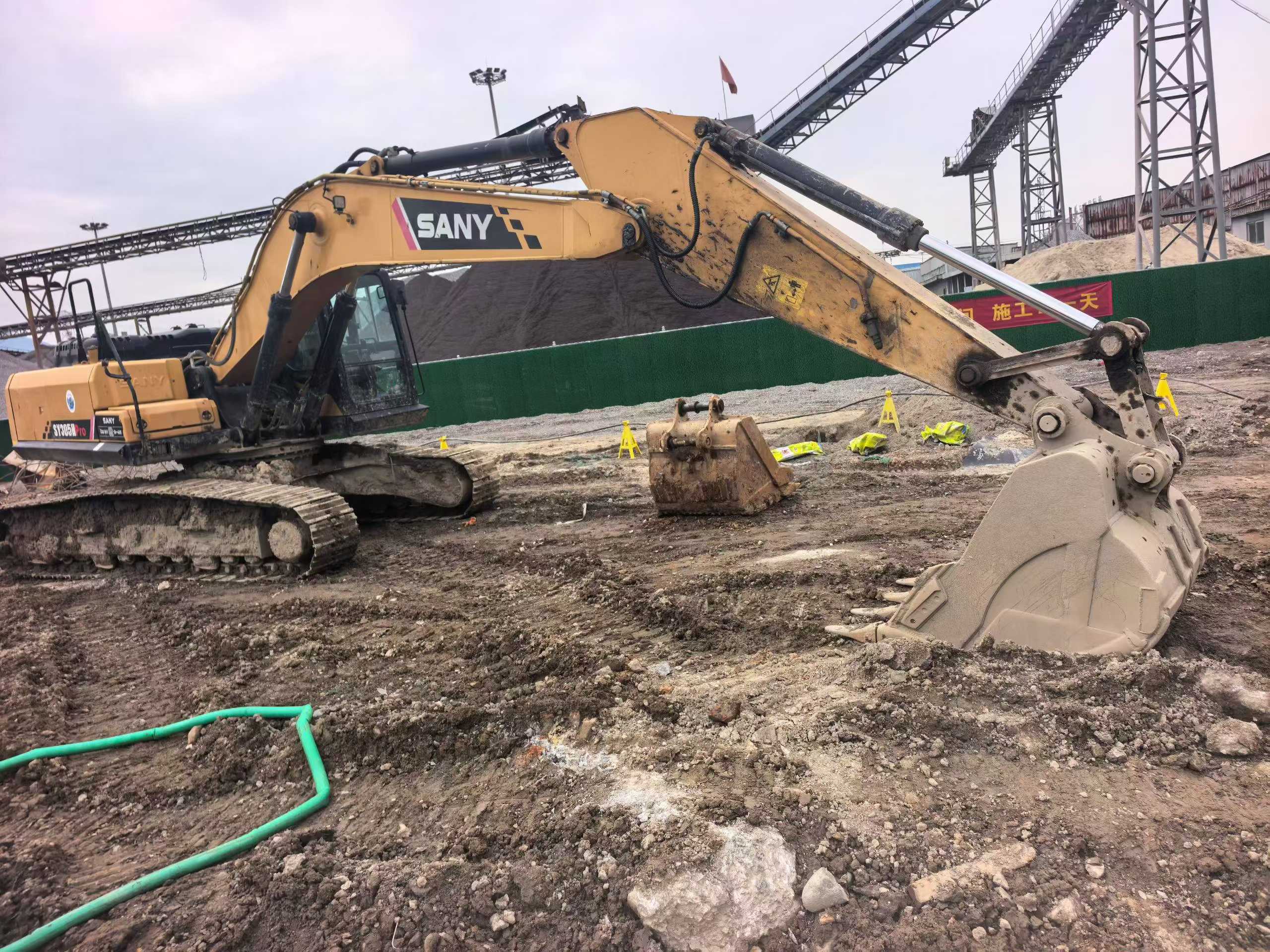 Buy Sany SY245H Used Excavator / 2