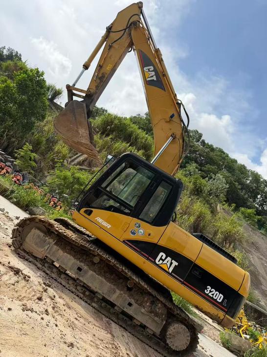 Buy Caterpillar 320D Used Excavator / 1