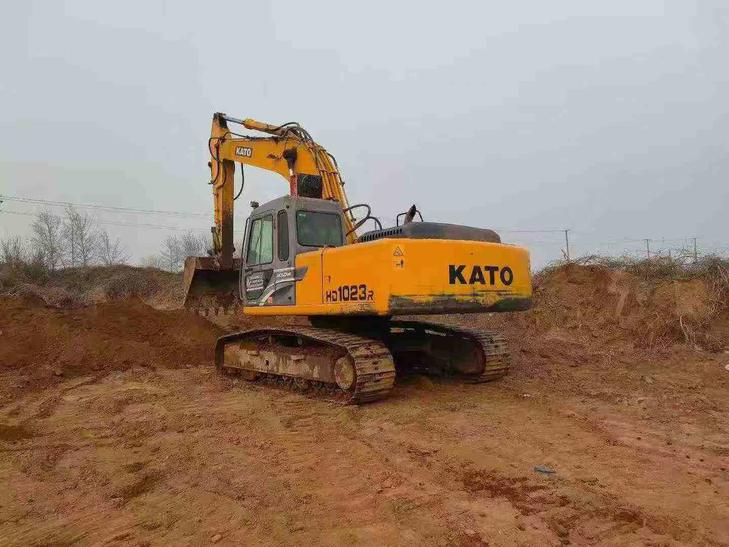 Buy Kato HD1023 Used Excavator / 1