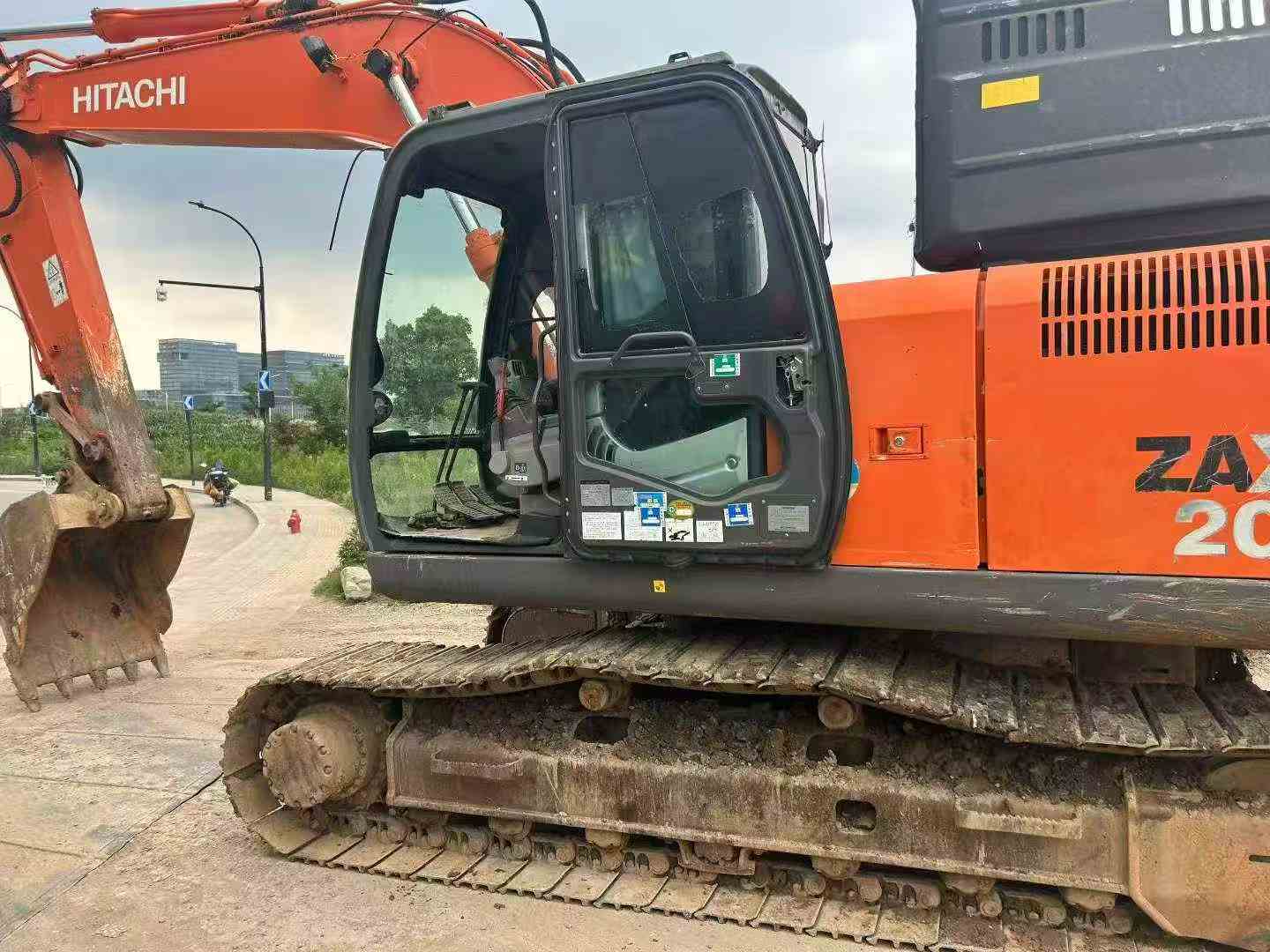 Buy Hitachi EX200-3 Used Excavator / 4 Buy Hitachi EX200-3 Used Excavator / 4