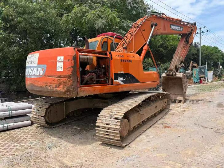 Buy Doosan DH220-7 Used Excavator / 1