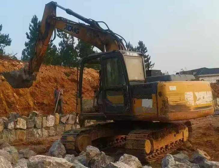 Buy XCMG XE135B Used Excavator / 1