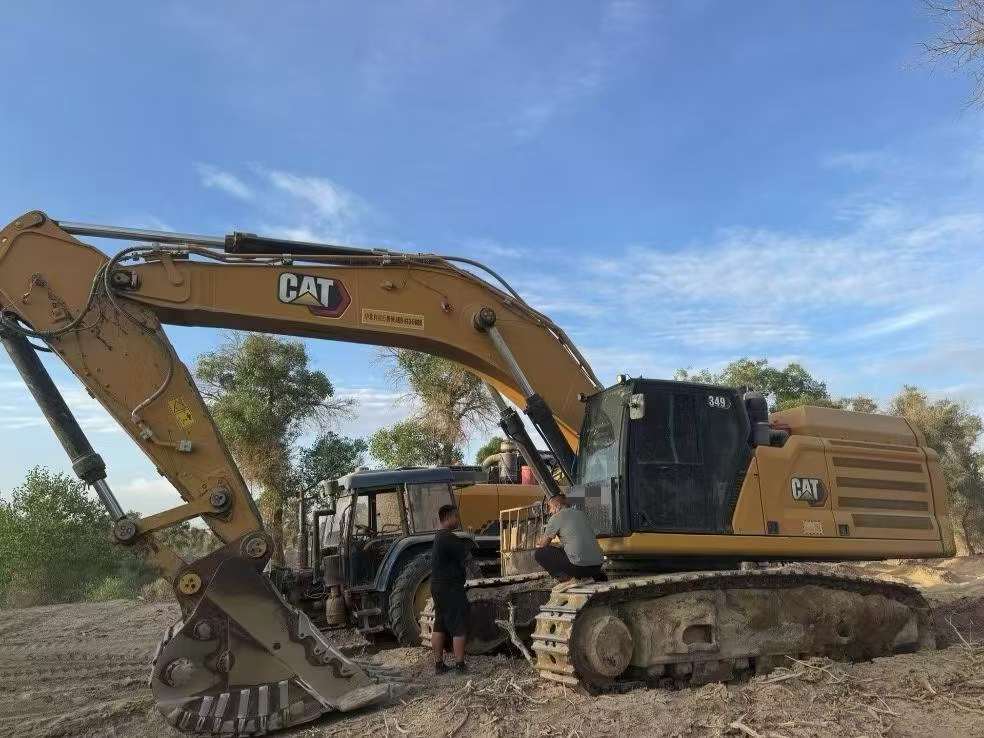 Buy Caterpillar 349E Used Excavator / 4