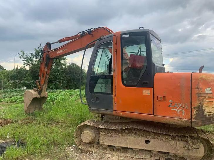 Buy Hitachi EX70 Used Excavator / 1