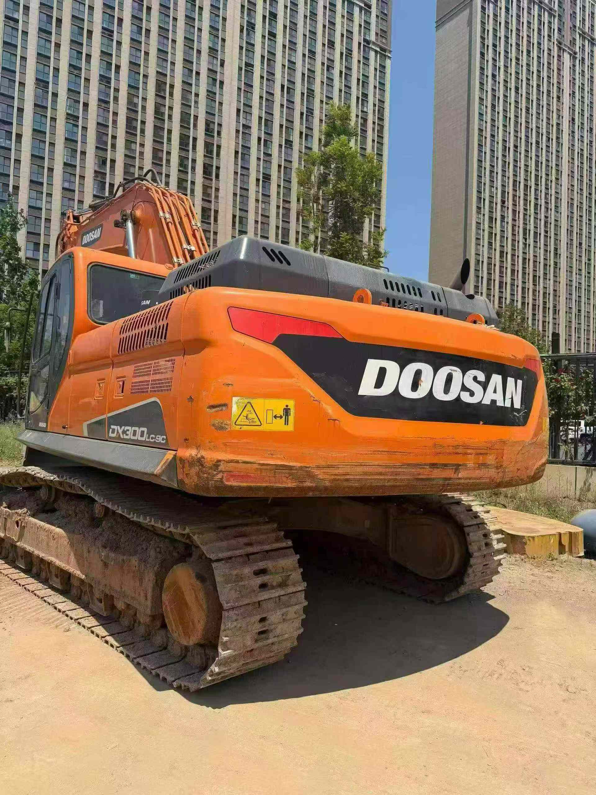 Buy Doosan DH300LC Used Excavator / 9