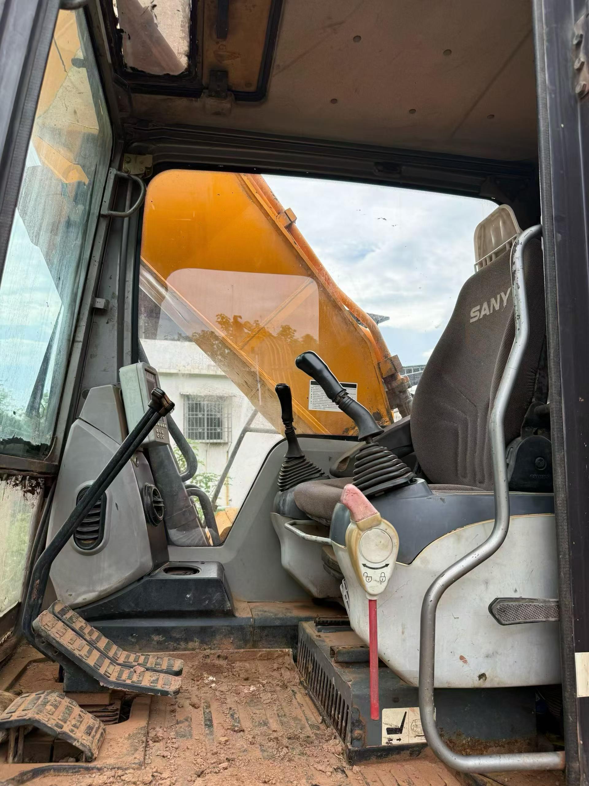 Buy Sany SY215C Used Excavator / 8