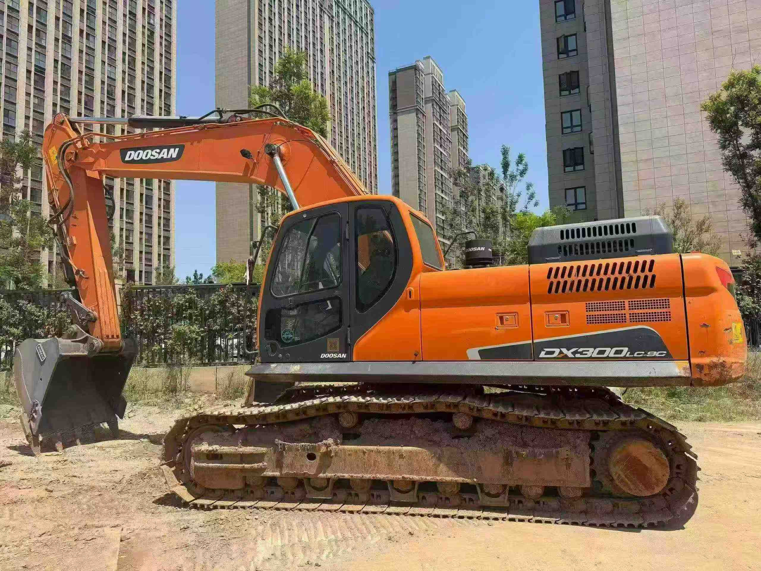 Buy Doosan DH300LC Used Excavator / 3