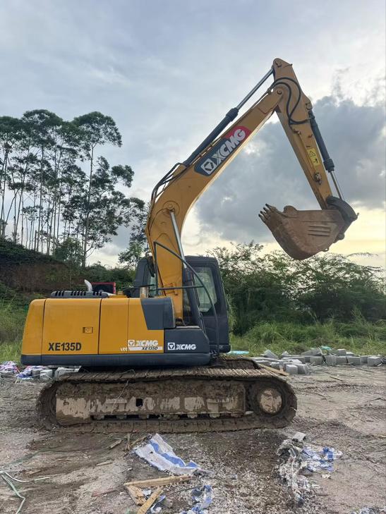 Buy XCMG XE135B Used Excavator / 1