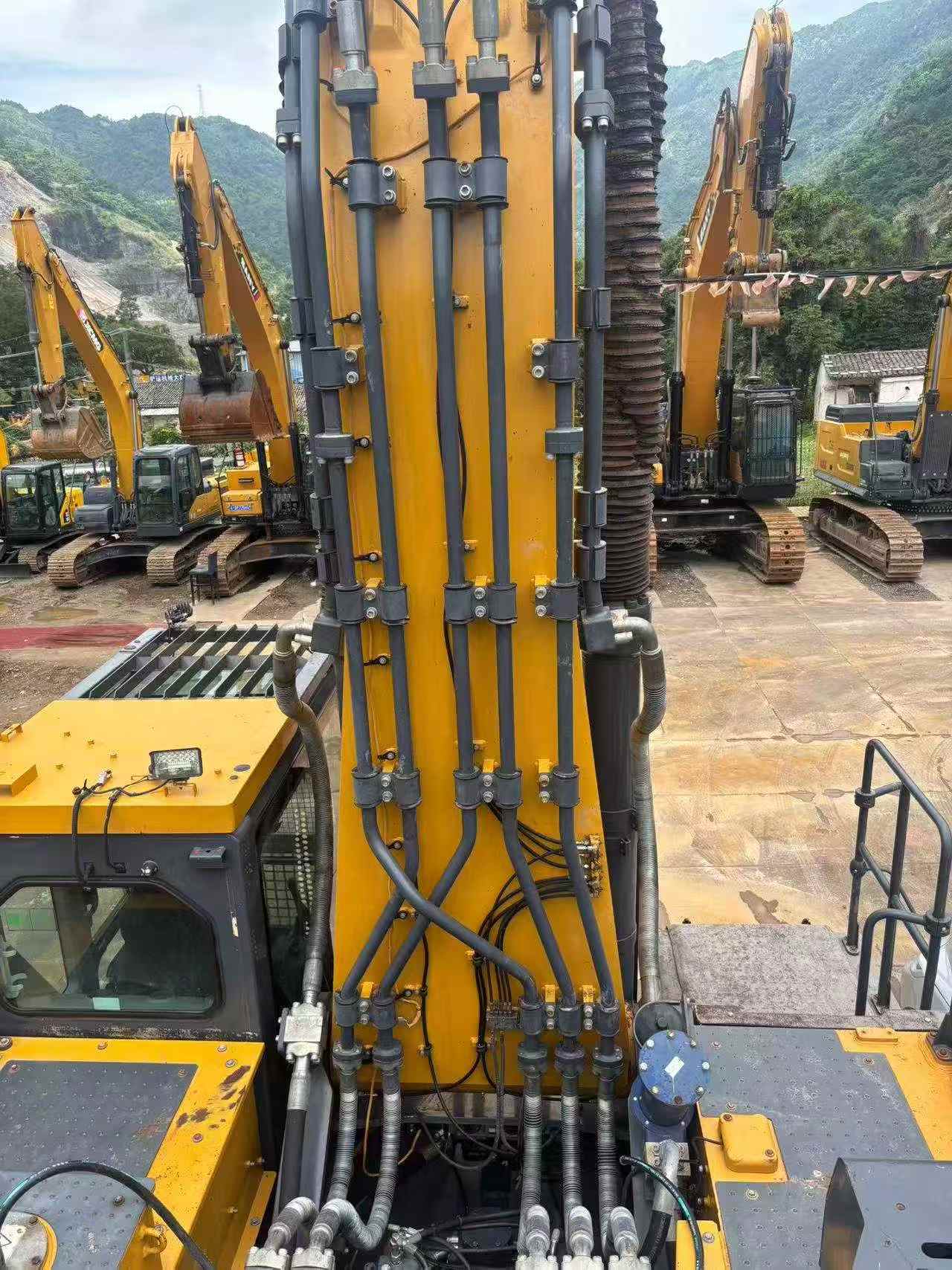 Buy XCMG XE690DK Used Excavator / 4